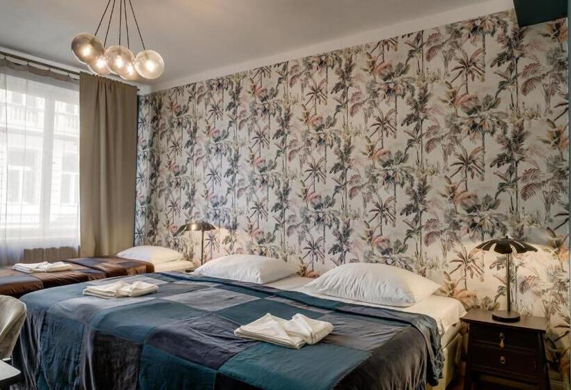 اتاق لوکس سه تخته, Louren The Bridge Inn