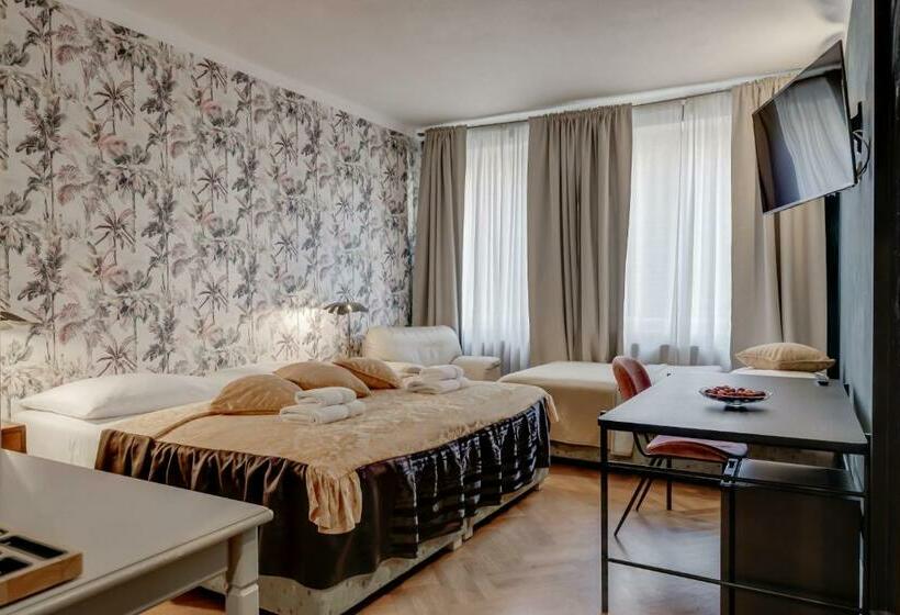 اتاق لوکس, Louren The Bridge Inn