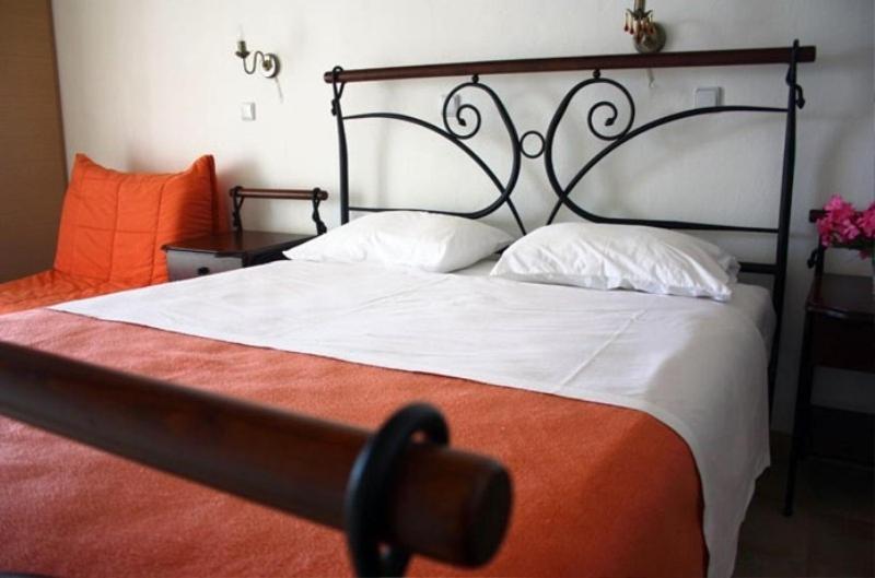 חדר סטודיו סטנדרד, Rigakis