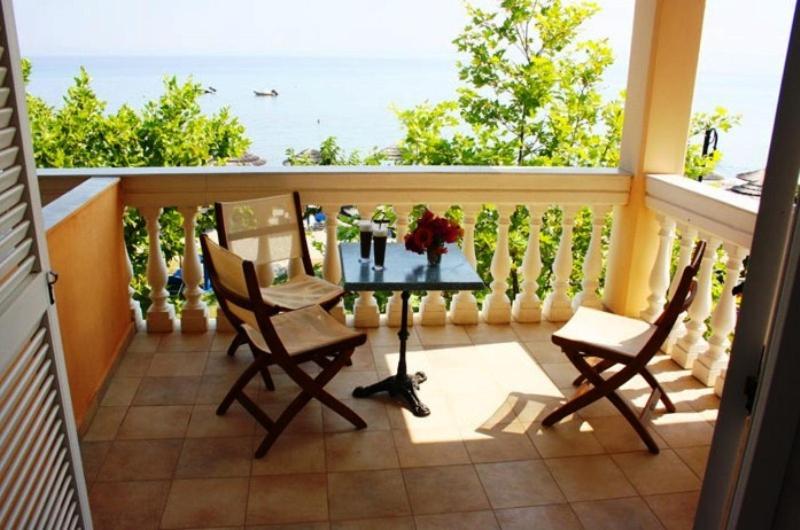 חדר סטודיו סטנדרד, Rigakis