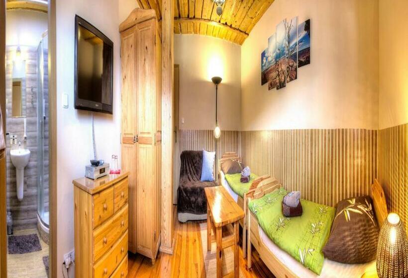 スタンダードシングルルーム, Steak Restaurant Penzion Country Saloon