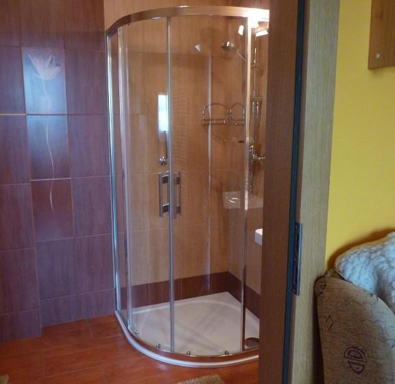 スタンダードトリプルルーム, Steak Restaurant Penzion Country Saloon