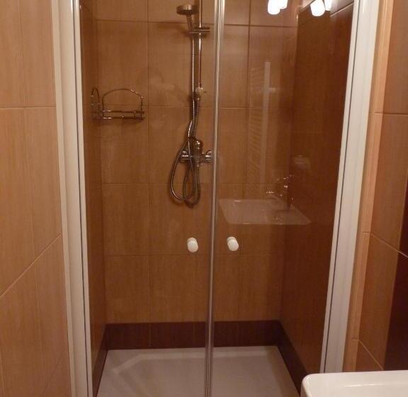 スタンダードトリプルルーム, Steak Restaurant Penzion Country Saloon