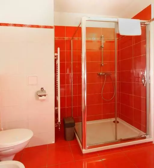 Suite, Strážnice