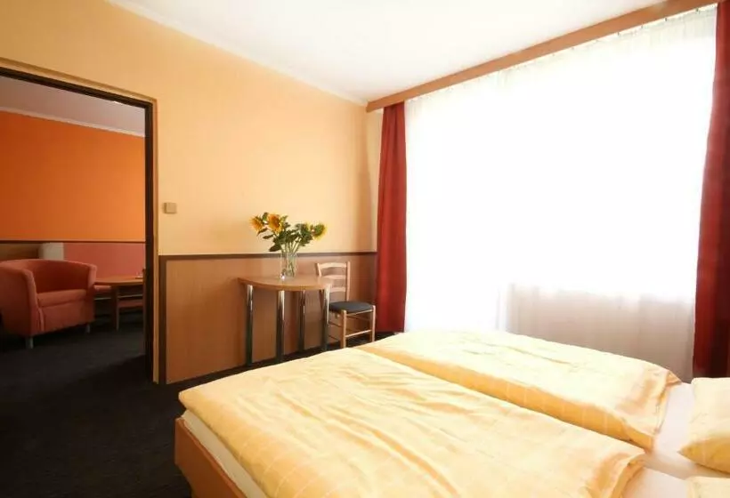 Suite, Strážnice