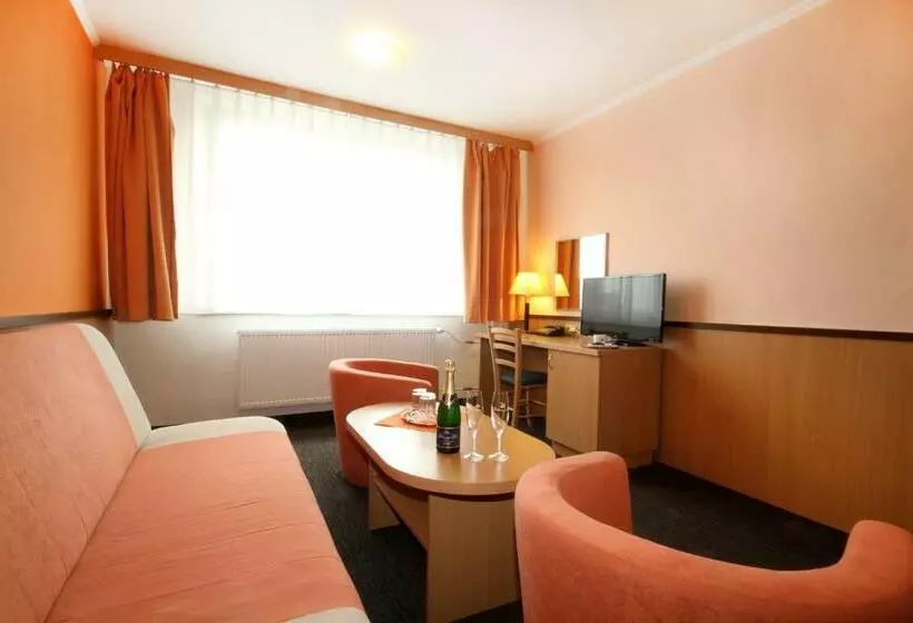 Suite, Strážnice