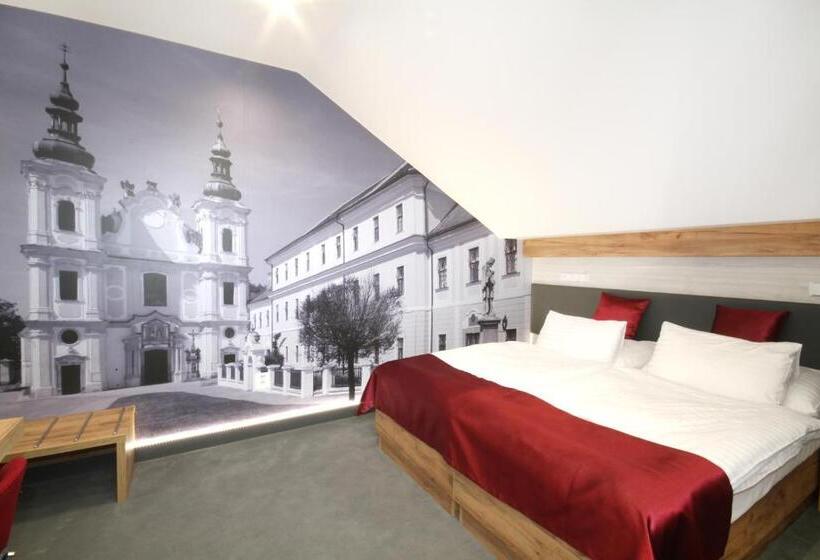 Chambre Deluxe, Strážnice