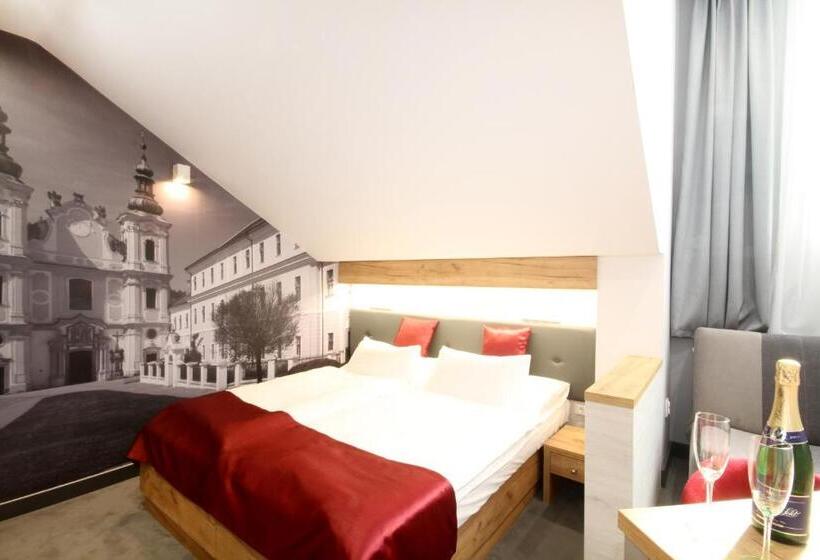 Chambre Deluxe, Strážnice