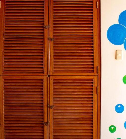 Seng i Delt Værelse, The Point Mancora Beach