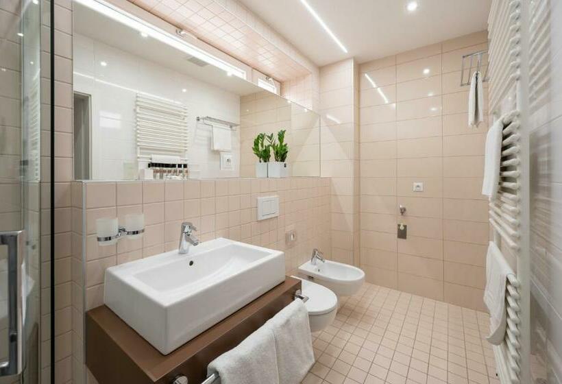 标准工作室, Vila Viola