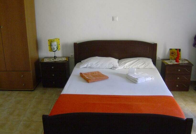 חדר סטנדרט לשלושה, Villa Costas   Popi