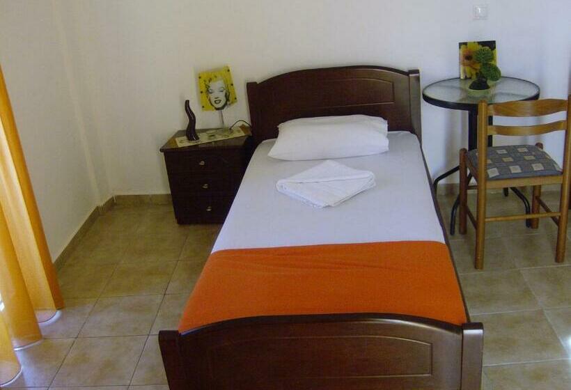 חדר סטנדרט לשלושה, Villa Costas   Popi