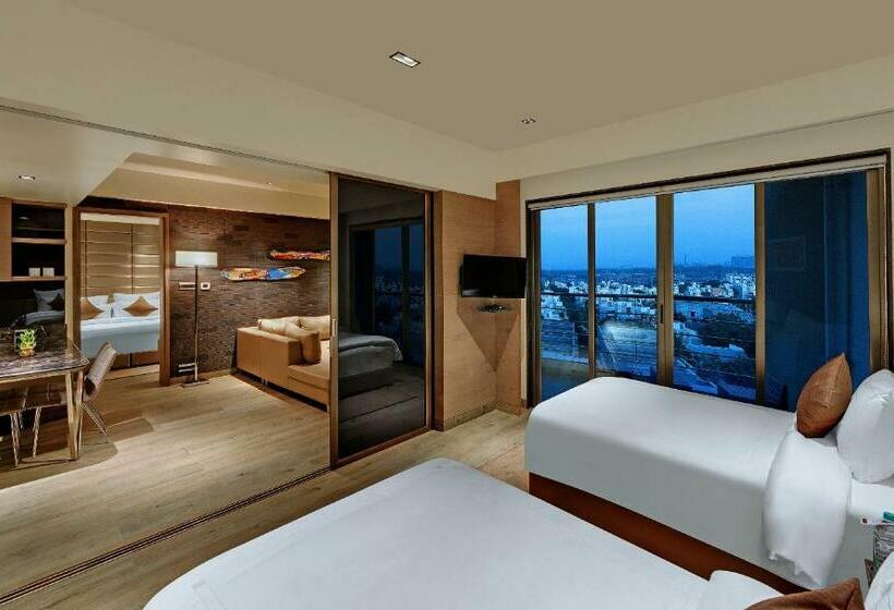 سوئیت دلوکس 2 خوابه, Wyndham Ahmedabad Shela