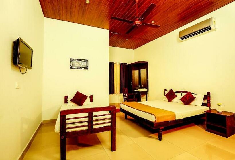 Номер Стандарт Трехместный, Baywatch Beach Resort