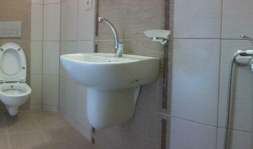 スタンダードルーム, Erol Motel