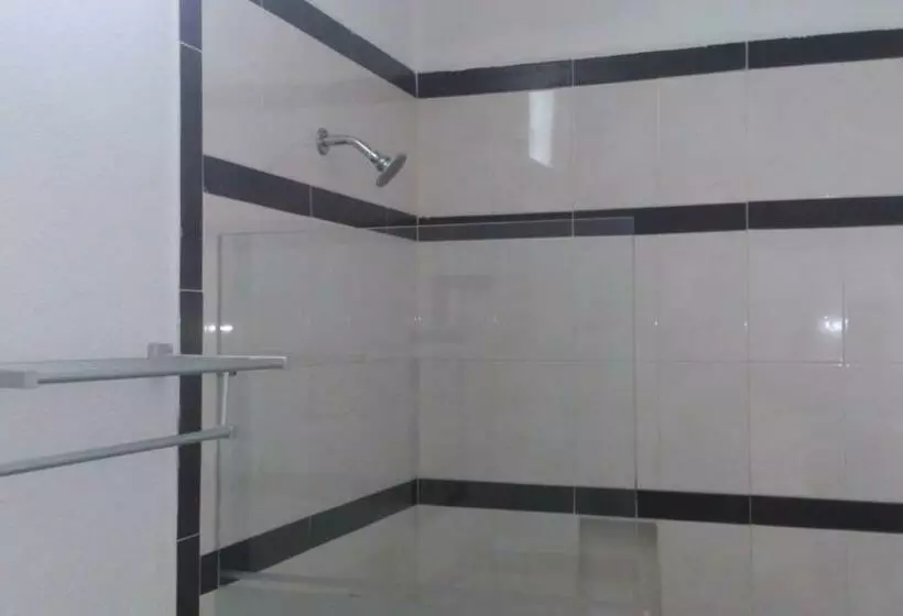 بانگلوی استاندارد 2 خوابه, Albatros Palace
