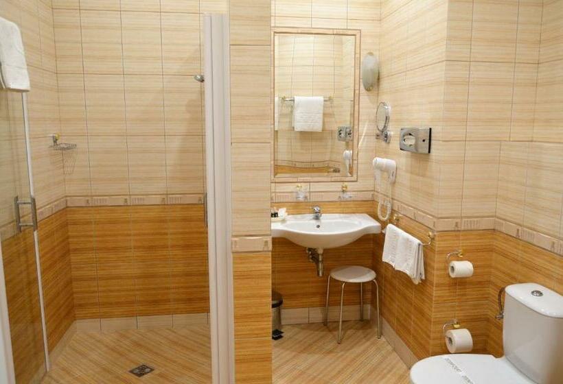 Quarto Estandar, Bristol Georgy House