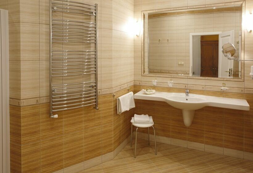 Quarto Estandar, Bristol Georgy House