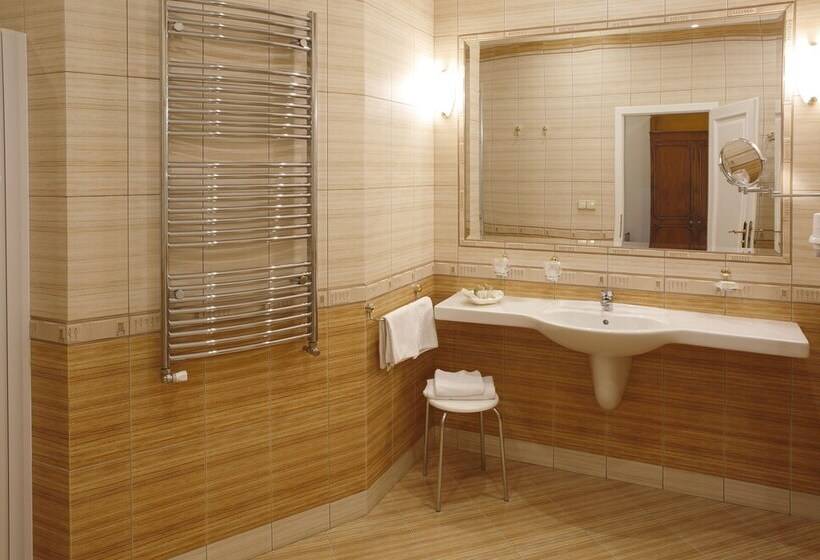 Quarto Estandar, Bristol Georgy House