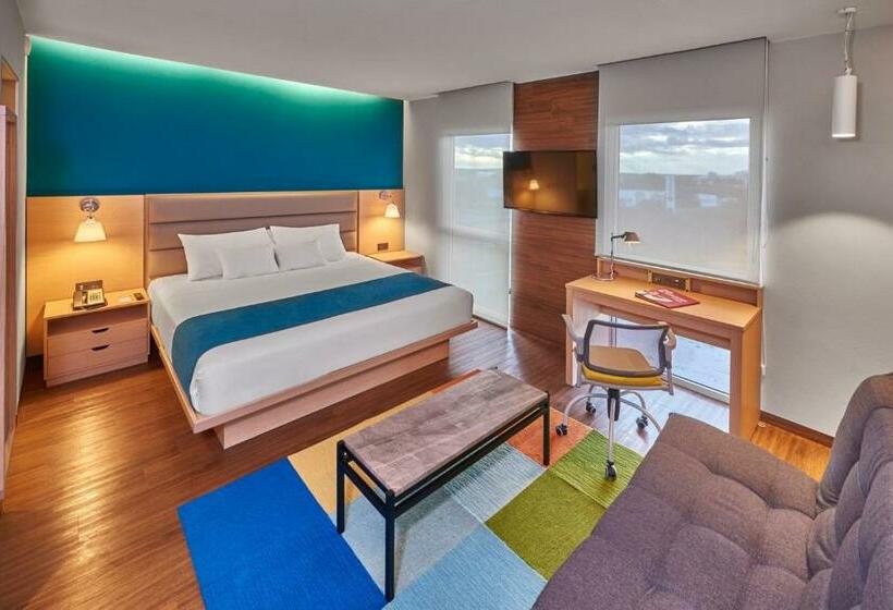 キングサイズベッドのスイートルーム, City Express Suites By Marriott Silao Aeropuerto