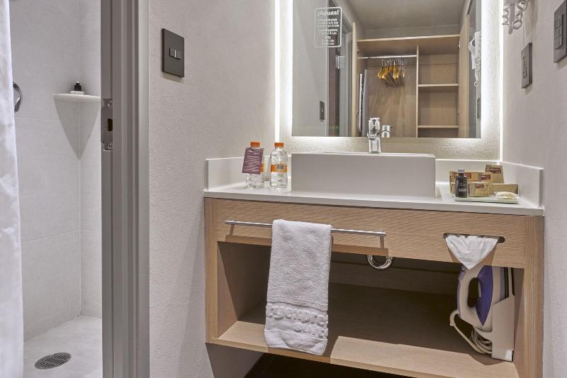 キングサイズベッドのスイートルーム, City Express Suites By Marriott Silao Aeropuerto
