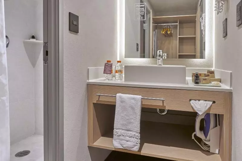 キングサイズベッドのスイートルーム, City Express Suites By Marriott Silao Aeropuerto