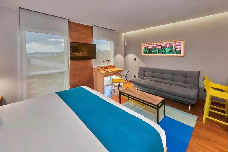 キングサイズベッドのスイートルーム, City Express Suites By Marriott Silao Aeropuerto