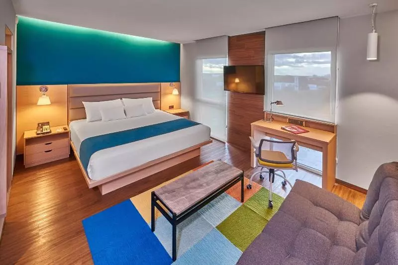 キングサイズベッドのスイートルーム, City Express Suites By Marriott Silao Aeropuerto
