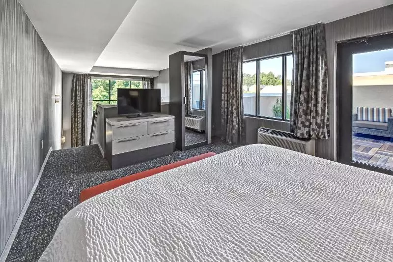 キングサイズベッドのスイートルーム, Courtyard By Marriott Oxford