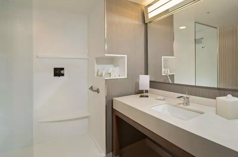 キングサイズベッドのスイートルーム, Courtyard By Marriott Oxford