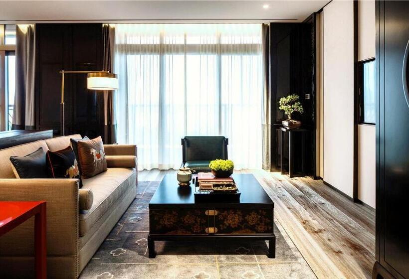 جناح سرير كينج, Hangzhou Jiutai