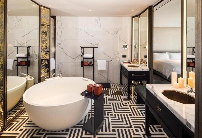 Deluxe room with river view, Hangzhou Jiutai