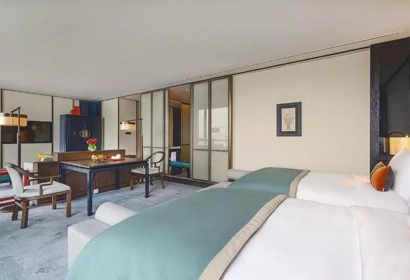 Deluxe room with river view, Hangzhou Jiutai