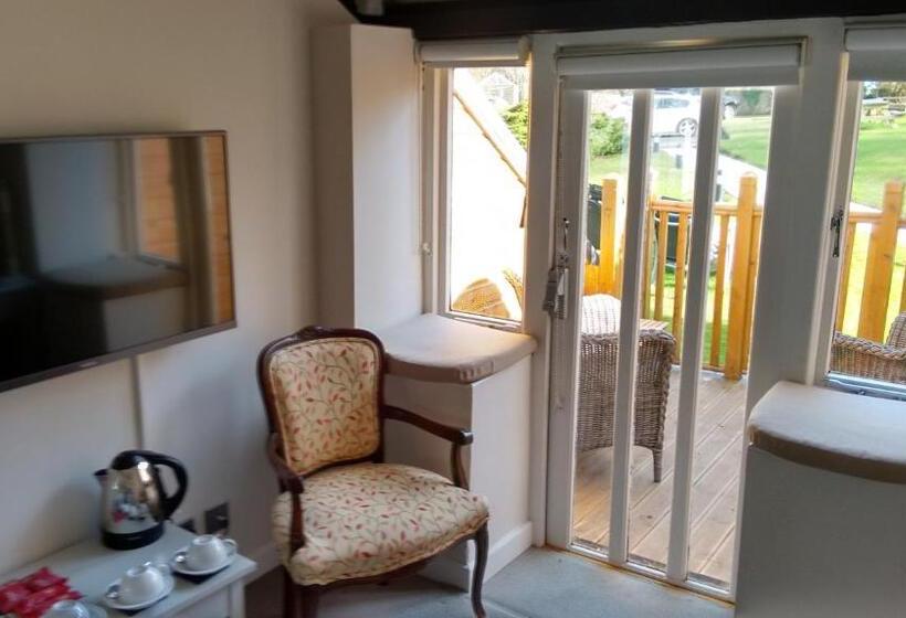 غرفة عائلية, Dragon Inn