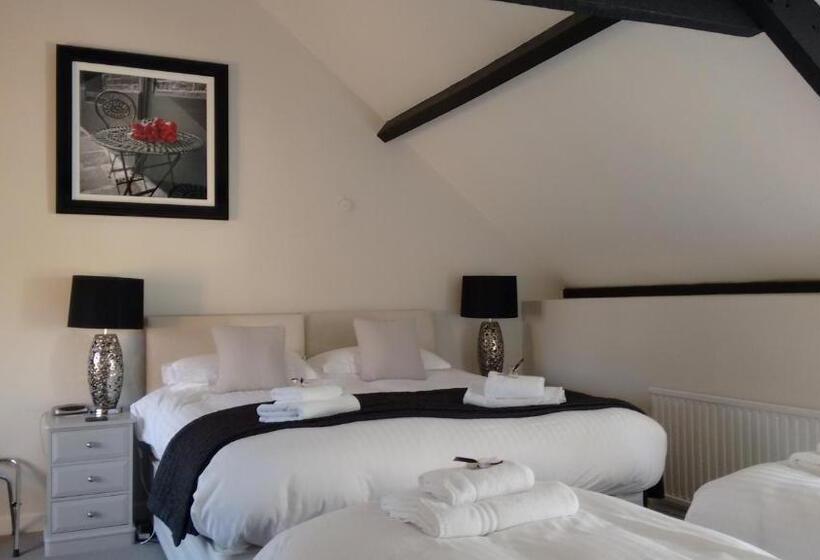 غرفة عائلية, Dragon Inn