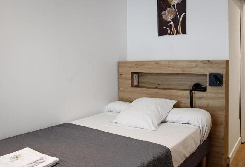 스탠다드 룸, Du Dauphiné