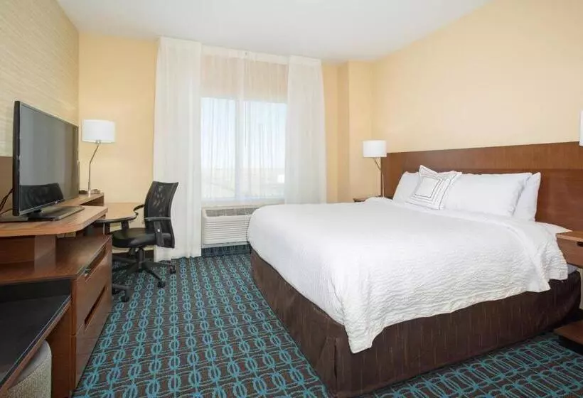 キングサイズベッドのスタンダードルーム, Fairfield Inn & Suites By Marriott Burlington