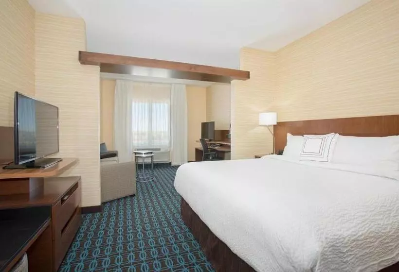キングサイズベッドのスイートルーム, Fairfield Inn & Suites By Marriott Burlington