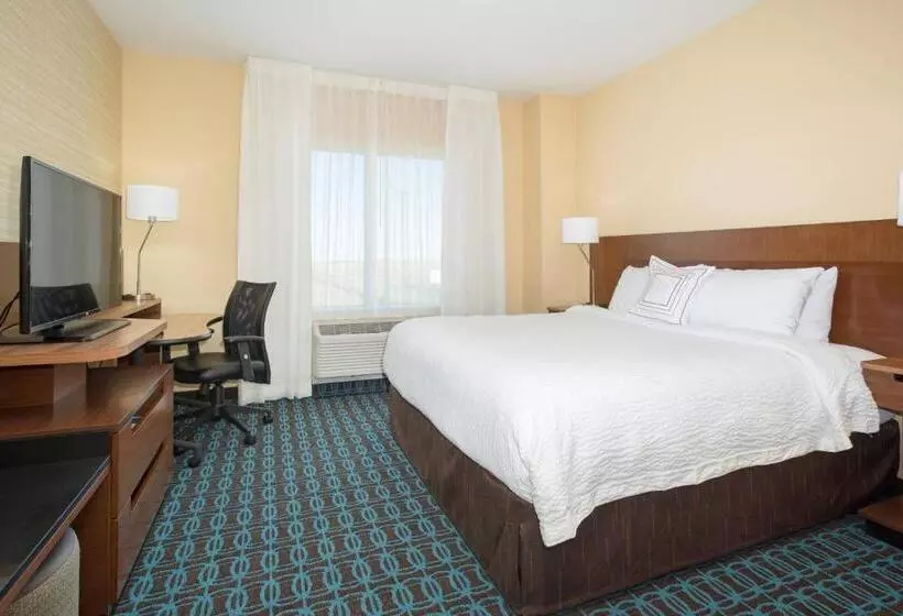 キングサイズベッドのスタンダードルーム, Fairfield Inn & Suites By Marriott Burlington