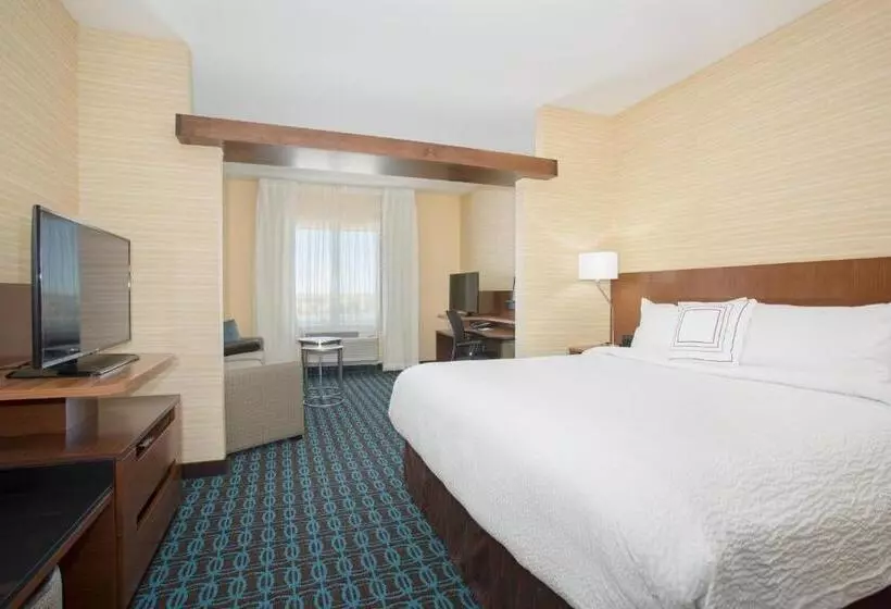 キングサイズベッドのスイートルーム, Fairfield Inn & Suites By Marriott Burlington