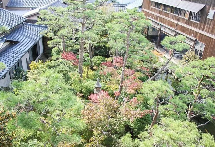 Suite mit Gartenblick, Haiya