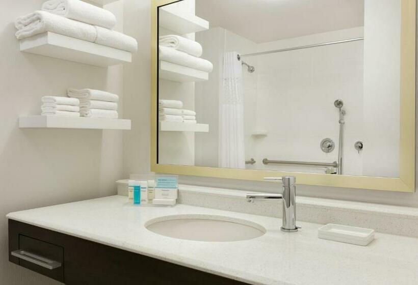 Номер Стандарт, Hampton Inn North Olmsted Cleveland Airport