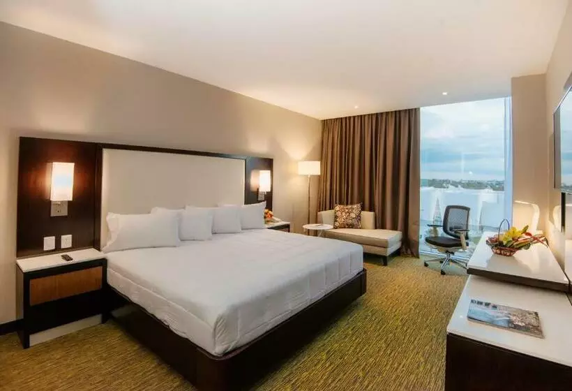 キングサイズベッドのスタンダードルーム, Hilton Garden Inn Puebla Angelópolis, Mexico