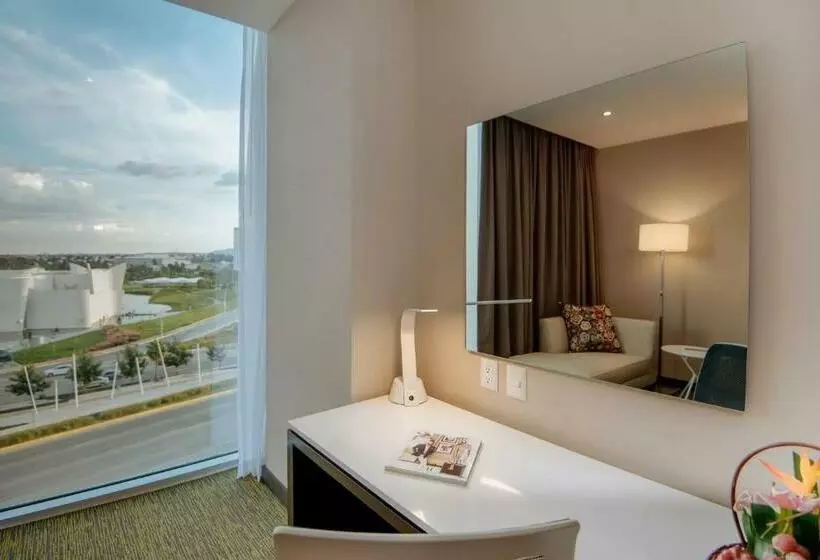 キングサイズベッドのスタンダードルーム, Hilton Garden Inn Puebla Angelópolis, Mexico
