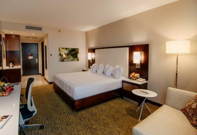 キングサイズベッドのスタンダードルーム, Hilton Garden Inn Puebla Angelópolis, Mexico