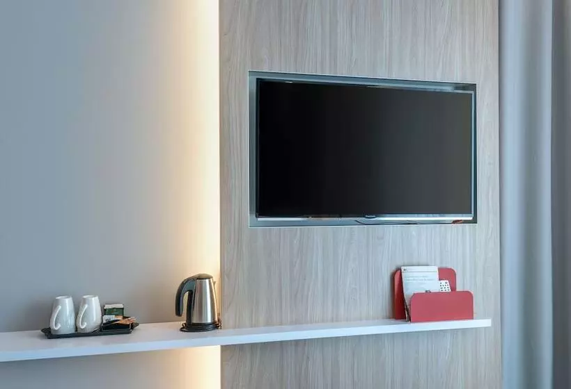 身障者適用ダブルベッド付きスタンダードルーム, Holiday Inn Express   Siegen, An Ihg