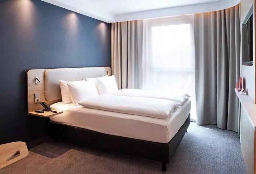 身障者適用ダブルベッド付きスタンダードルーム, Holiday Inn Express   Siegen, An Ihg