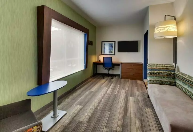 キングサイズベッドのエクゼクティブルーム, Holiday Inn Express & Suites   Ithaca, An Ihg
