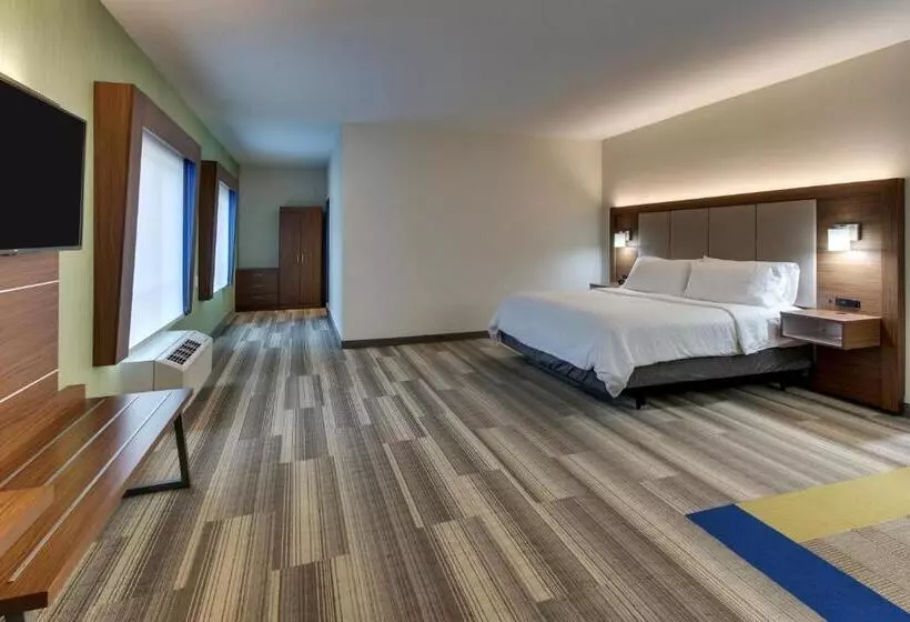 身障者適用スイートルーム, Holiday Inn Express & Suites   Ithaca, An Ihg