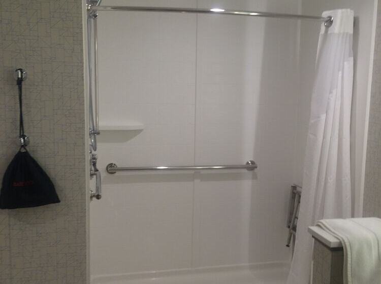 身障者適用スイートルーム, Holiday Inn Express & Suites Ithaca, An Ihg